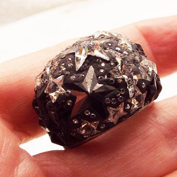 SWAROVSKI BLACK, GUNMETAL & CLEAR CRYSTALS "STARS STARS STARS" DOME SZ8 RING 25 - Picture 6 of 6